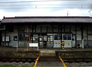 近江鉄道日野駅の駅舎